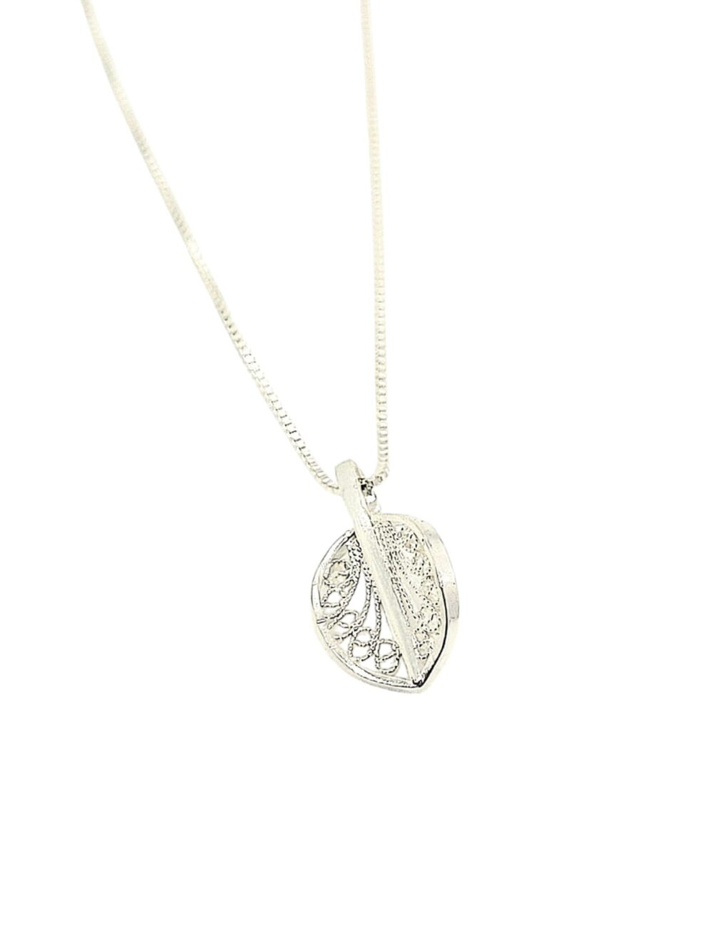 Pendentif en argent filigrané, "Feuille".